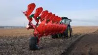 Плуг оборотный 8-корпусный полунавесной GIANT 8 (AGRO-MASZ) с рессорной защитой